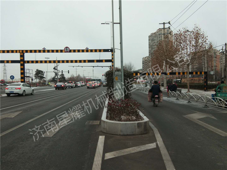 河南鄭州限高架項(xiàng)目輔道.jpg